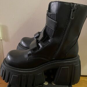 DOLLS KILL CHUNKY BLACK PLATFORM COMBAT BOOTS